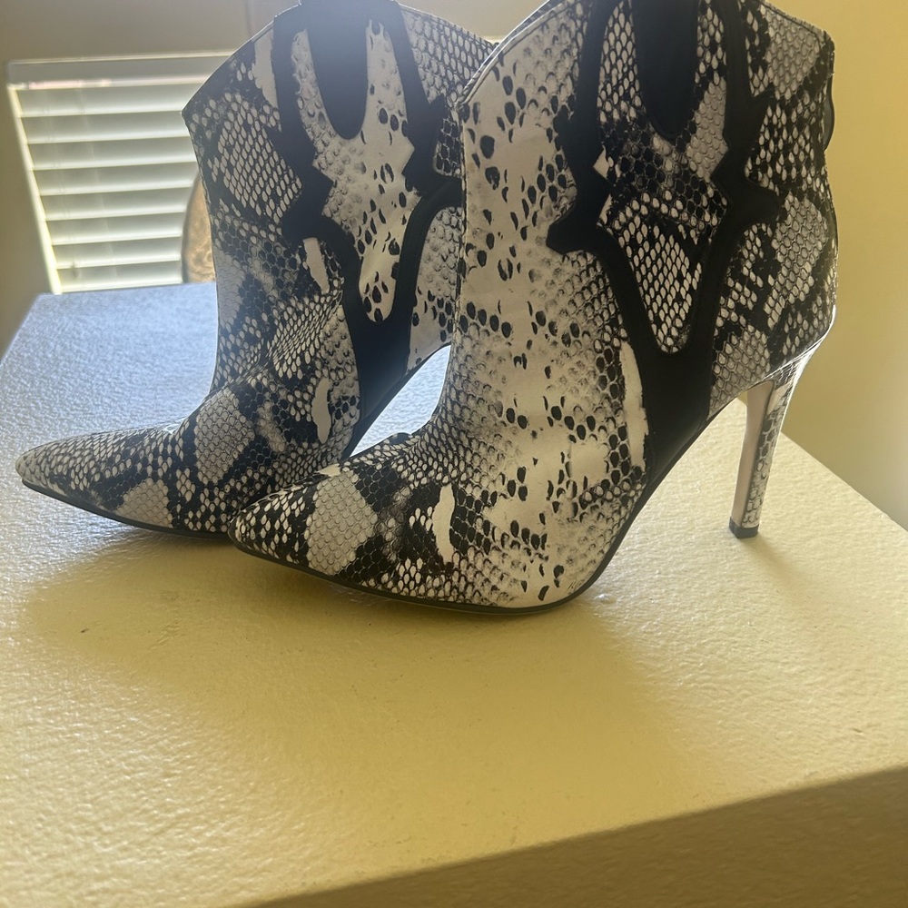 Snakeskin Patterned Women's Ankle Boots